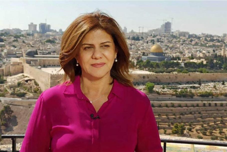 Jurnalista vedetă a televiziunii Al Jazeera a fost ucisă de un soldat israelian. Atacul a vizat-o în mod direct Jurnalista vedetă a televiziunii Al Jazeera a fost ucisă de un soldat israelian. Atacul a vizat-o în mod direct