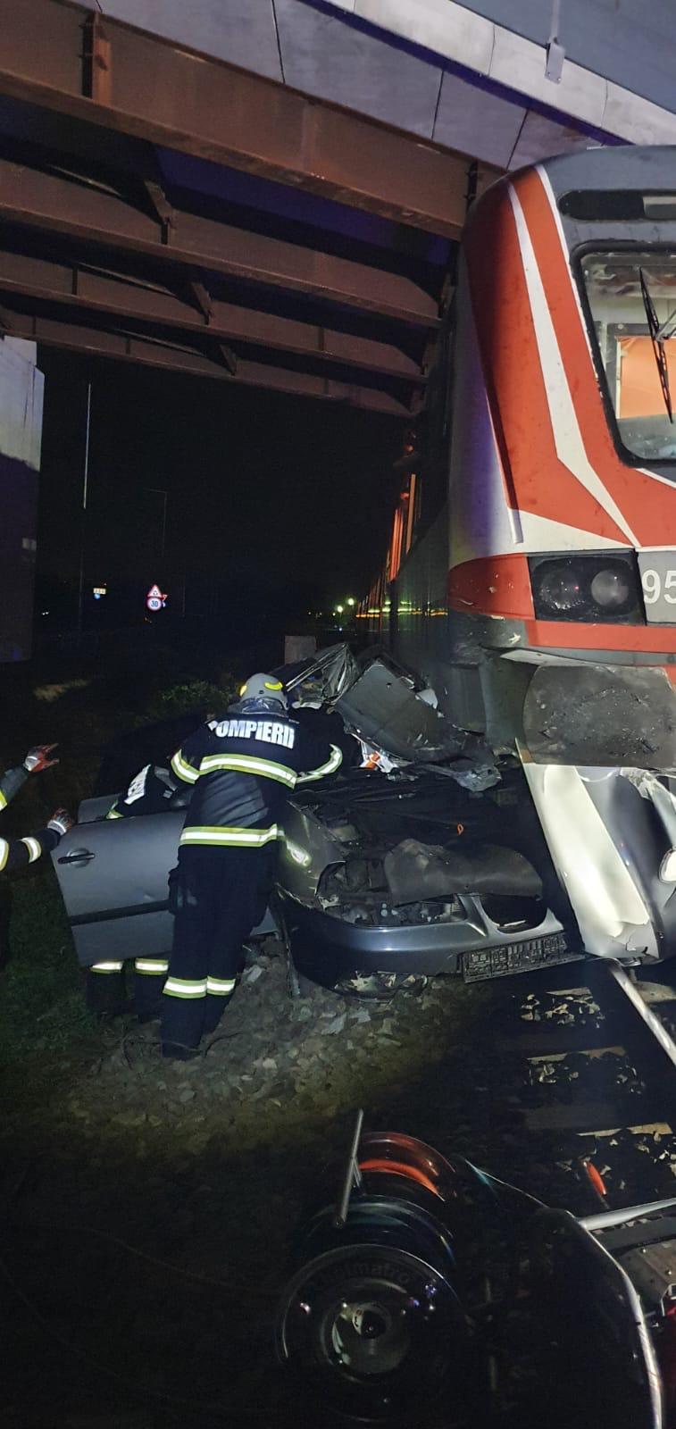 Accident feroviar în Satu Mare. Maşină prinsă sub tren, mai 2022