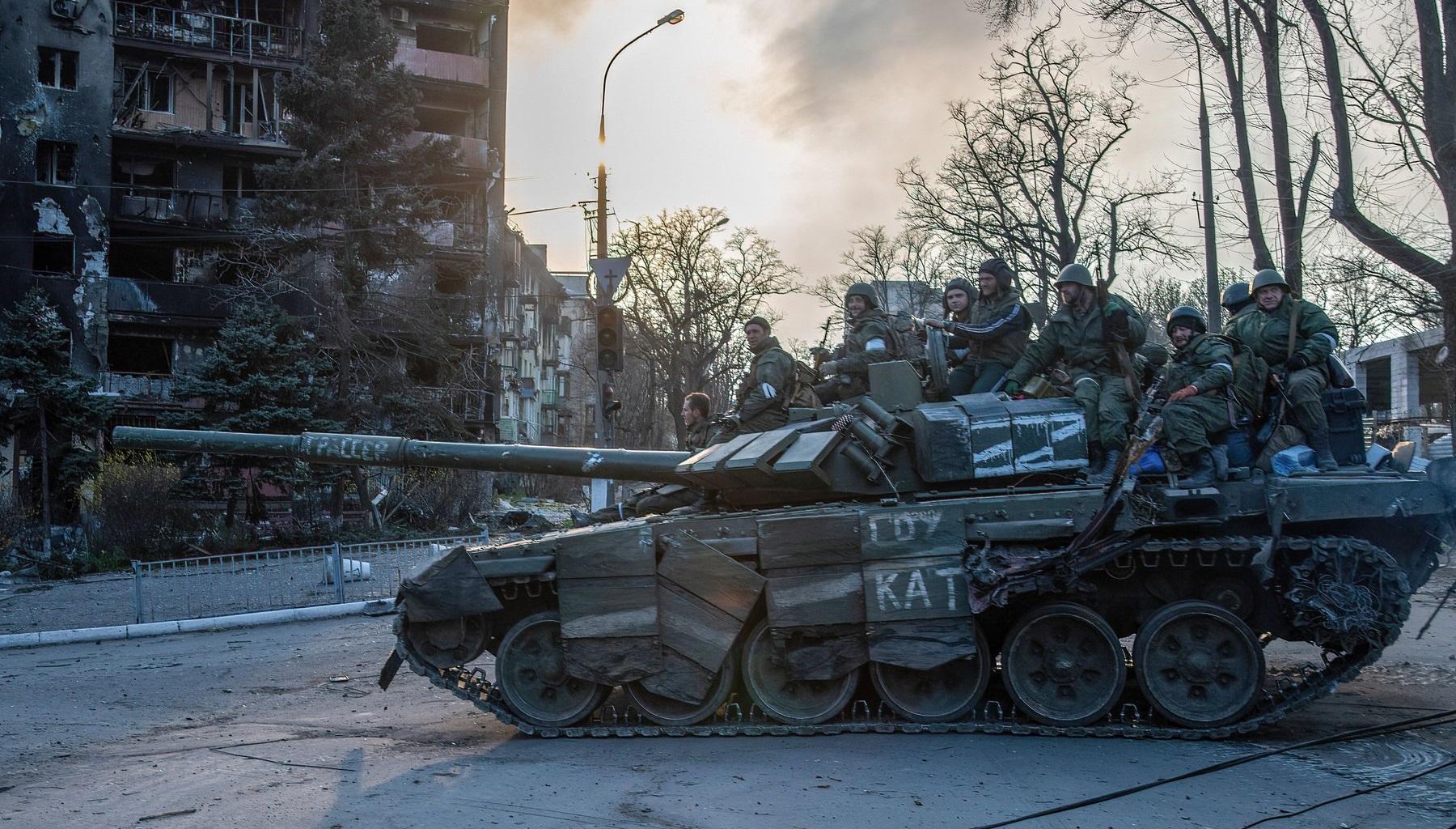 soldați în Mariupol