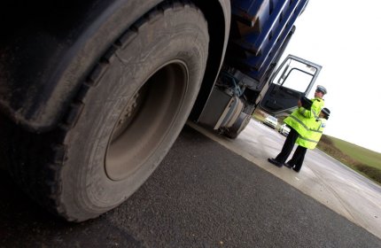 Şofer român de TIR, urmărit şi bătut cu ranga până la leşin într-o parcare din Livorno, în Italia