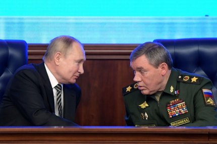 Valeri Gerasimov, şeful Statului Major al Federaţiei Ruse, a lipsit de la paradă. Au fost zvonuri că ar fi fost grav rănit în Ucraina