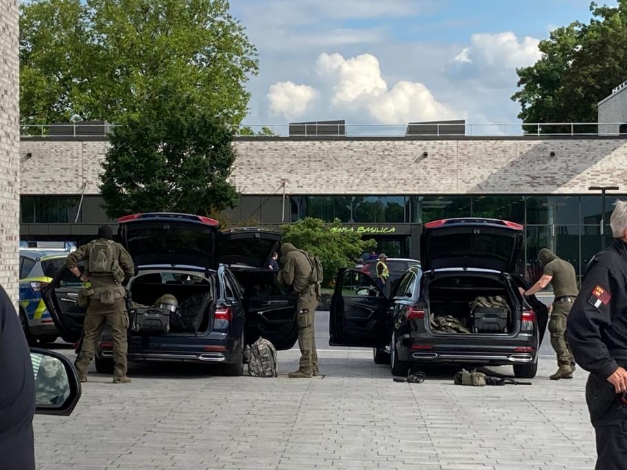 Atac armat într-o universitate din Germania. Mai multe persoane sunt rănite, unele în stare foarte gravă Atac armat într-o universitate din Germania. Mai multe persoane sunt rănite, unele în stare foarte gravă
