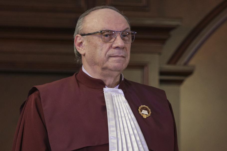 Marian Enache a fost ales în funcția de președinte al Curții Constituționale Marian Enache a fost ales în funcția de președinte al Curții Constituționale