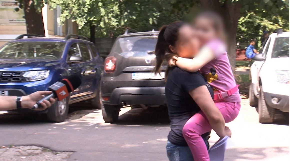 Povestea unei tinere din Bucureşti. Oficial, vicepreşedinte de ONG, în timpul liber, falsificator de acte: "Nu e infractoare, sunt oameni răi"