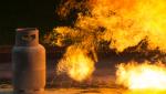Explozie puternică, urmată de incendiu din cauza unei butelii. în Sibiu. Un bărbat de 78 de ani, ars pe braţe şi pe faţă