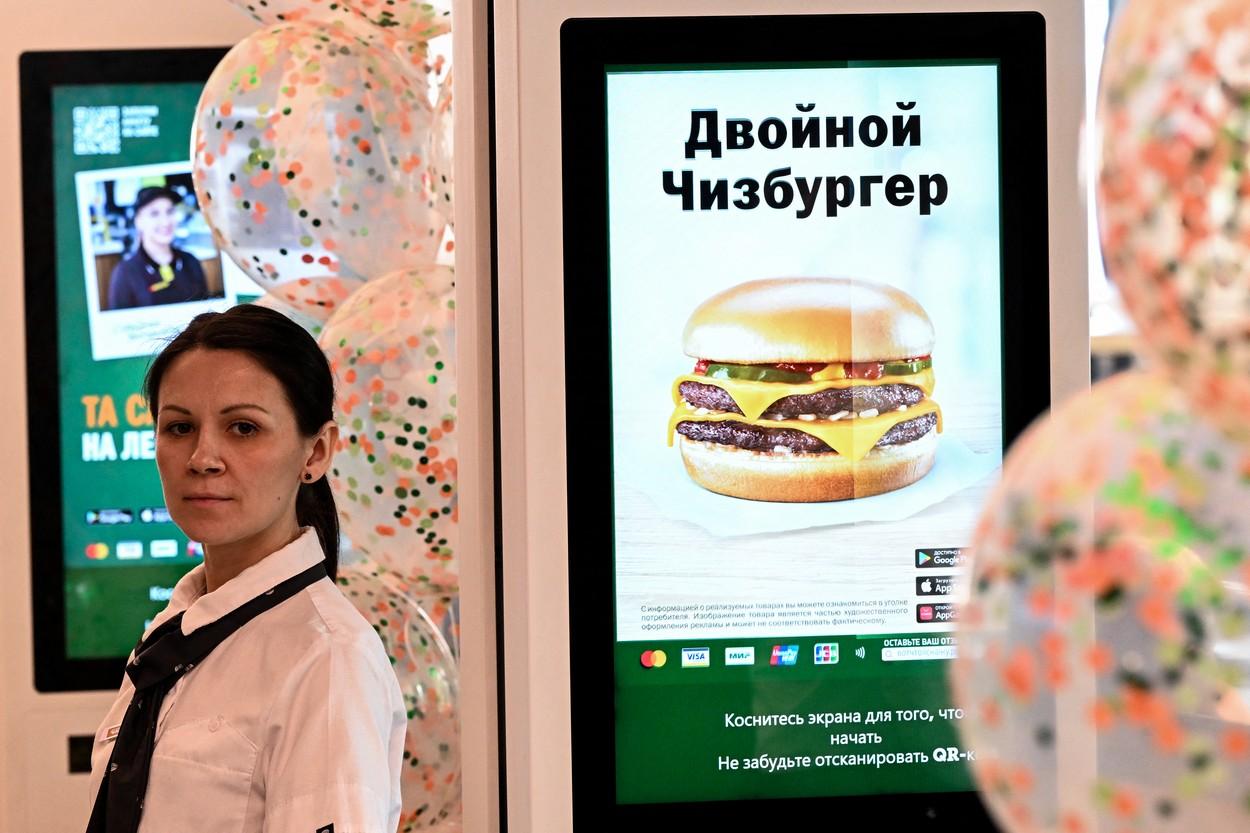 Deschiderea primului restaurant "Gustos şi atât", varianta rusească a McDonald's, iuni 2022