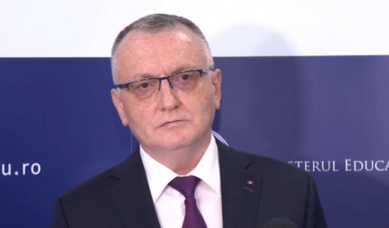 Sorin Cîmpeanu, după proba la română la Evaluare Naţională 2022: Subiectele au fost adecvate perioadei pe care elevii au traversat-o fără voia lor