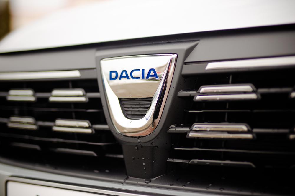 Dacia îşi schimbă sigla