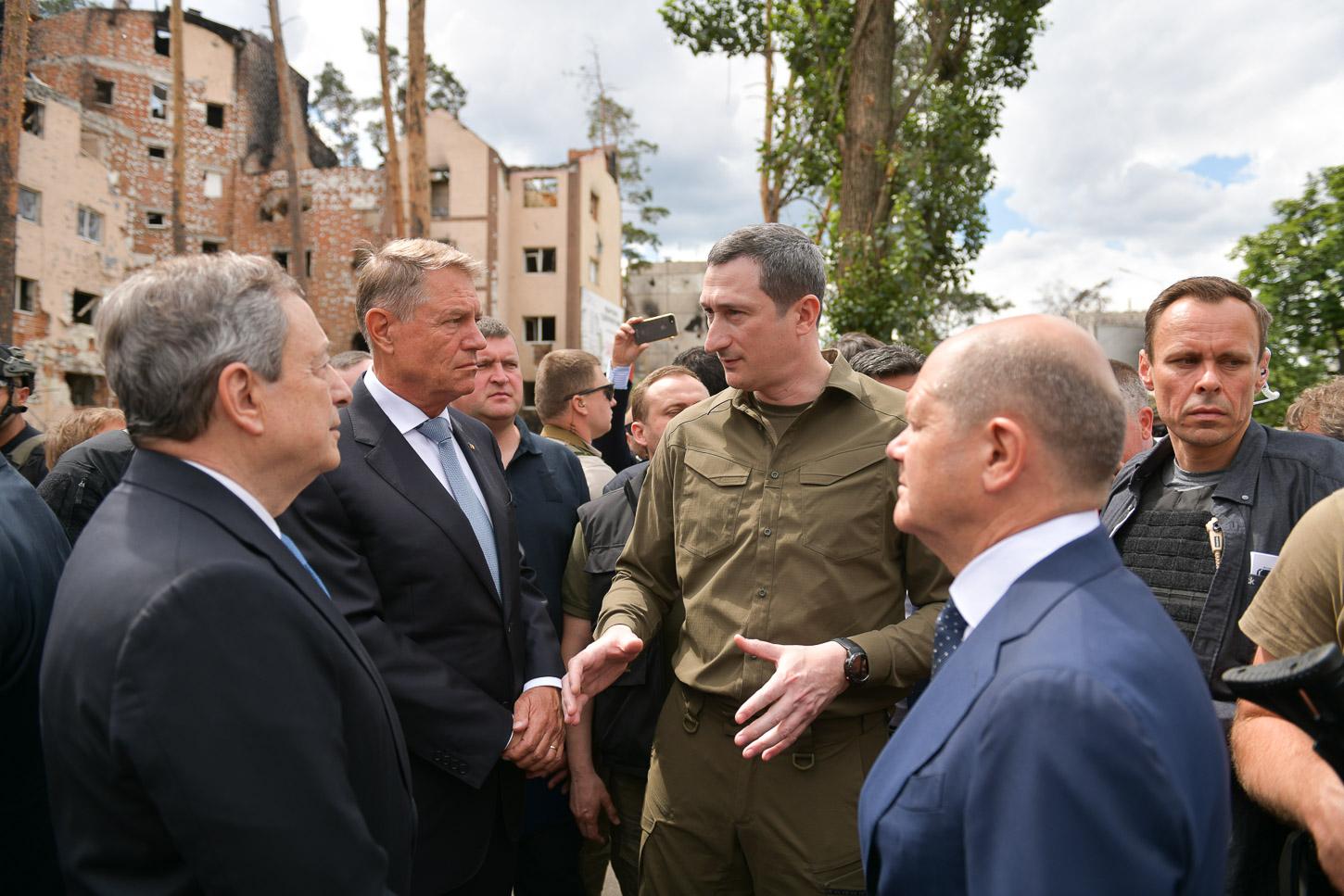 Iohannis, Macron, Scholz şi Draghi au vizitat orașul bombardat Irpin. Liderii europeni urmează să se întâlnească cu Zelenski