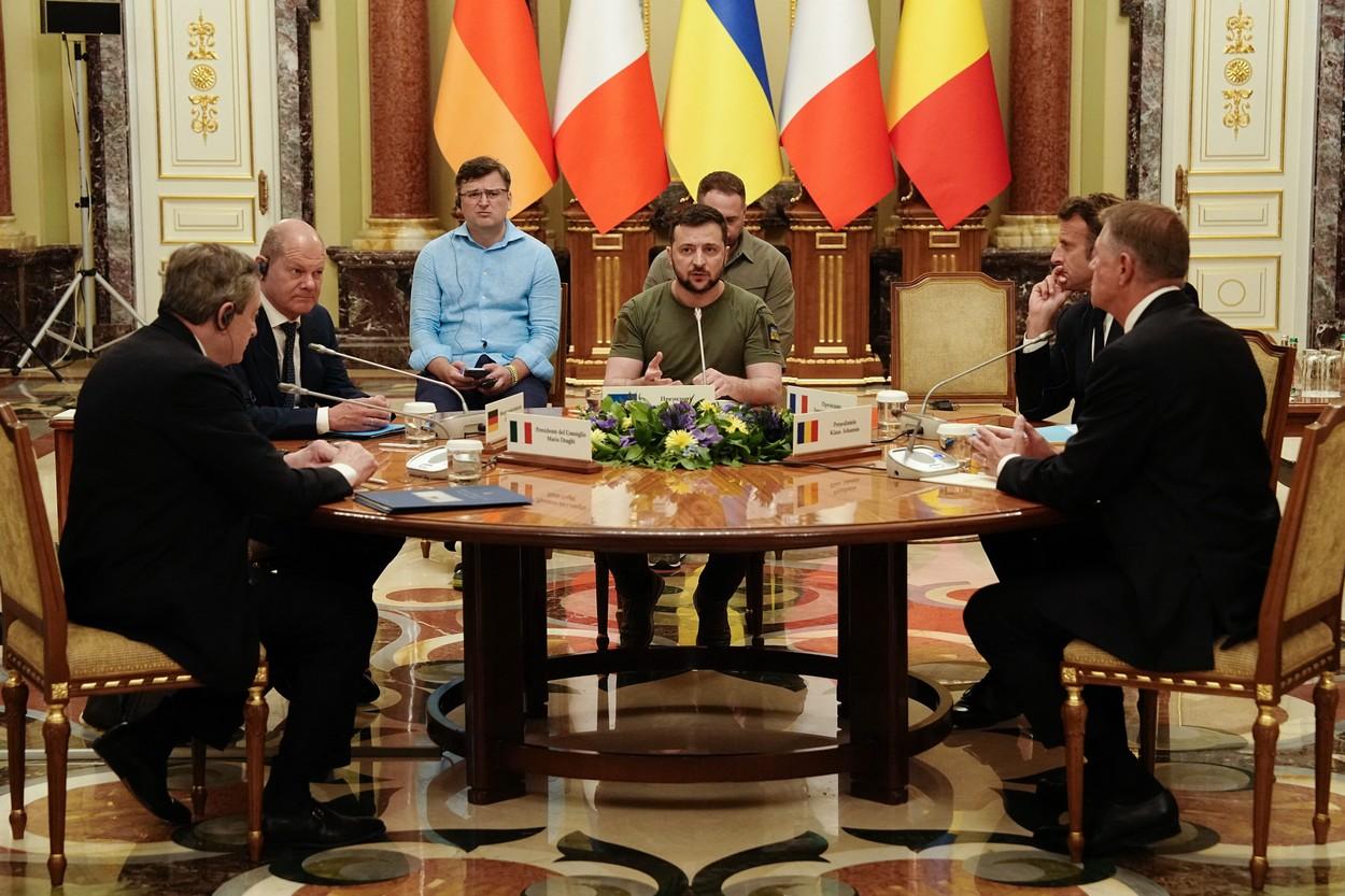 Iohannis, Macron, Scholz şi Draghi au vizitat orașul bombardat Irpin. Liderii europeni s-au întâlnit cu Zelenski