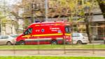 Un băiat de 15 ani şi-a riscat viaţa pentru un selfie, electrocutat lângă calea ferată. Medicii nu l-au mai putut salva