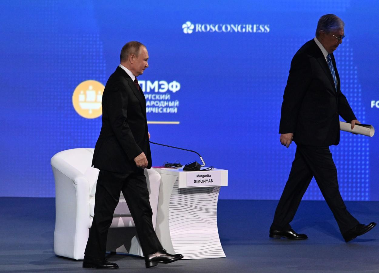 Vladimir Putin susţine un discurs la Forumul Economic Internaţional de la Sankt Petersburg