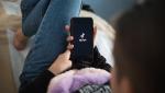 "Zece secunde de prostie i-au adus doi ani de chinuri". Păţania unei fetiţe, care a încercat un trend de pe TikTok. Medicii din UK vor să o opereze