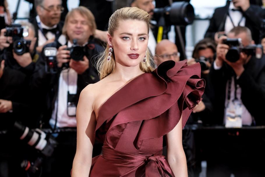 Trăsăturile lui Amber Heard, alături de cele ale altor vedete de la Hollywood, au fost folosite pentru a crea "față perfectă" Trăsăturile lui Amber Heard, alături de cele ale altor vedete de la Hollywood, au fost folosite pentru a crea "față perfectă"