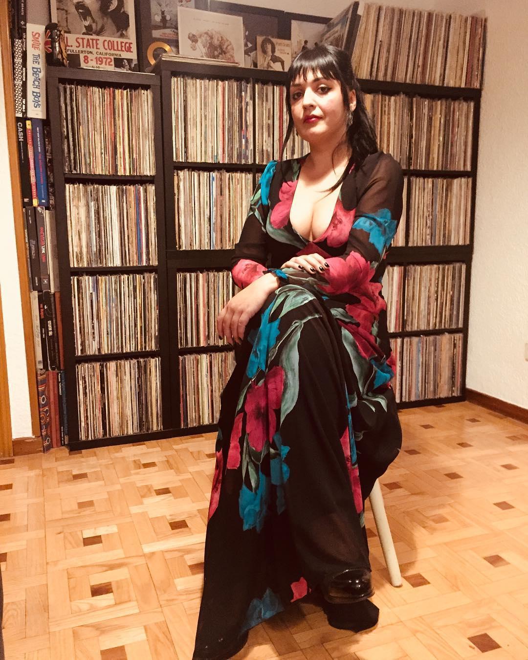 Amelia Ţigănuş a lansat cartea "Revolta curvelor", o biografie-manifest