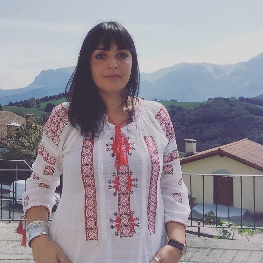 Amelia Ţigănuş a lansat cartea "Revolta curvelor", o biografie-manifest