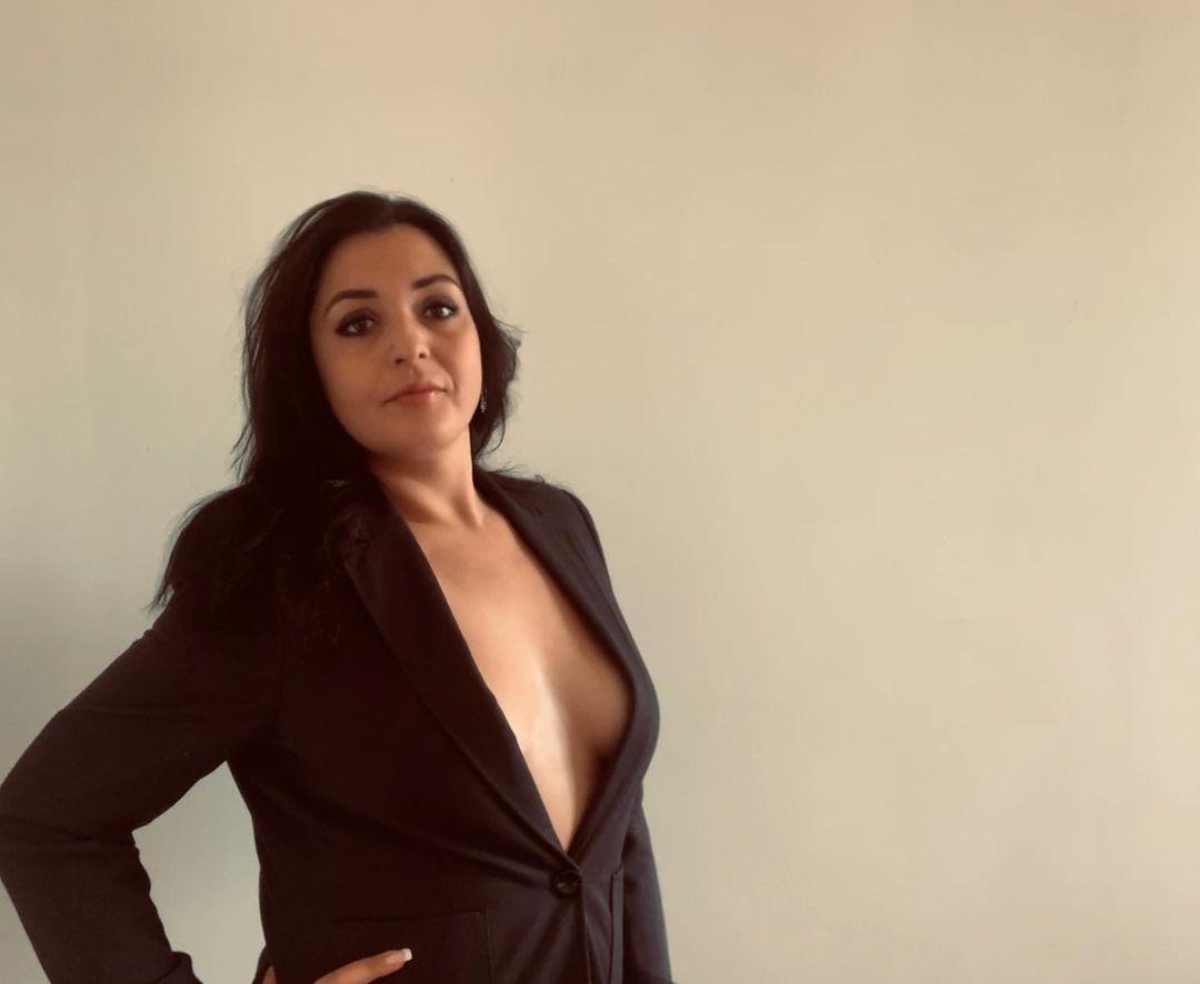 Amelia Ţigănuş a lansat cartea "Revolta curvelor", o biografie-manifest