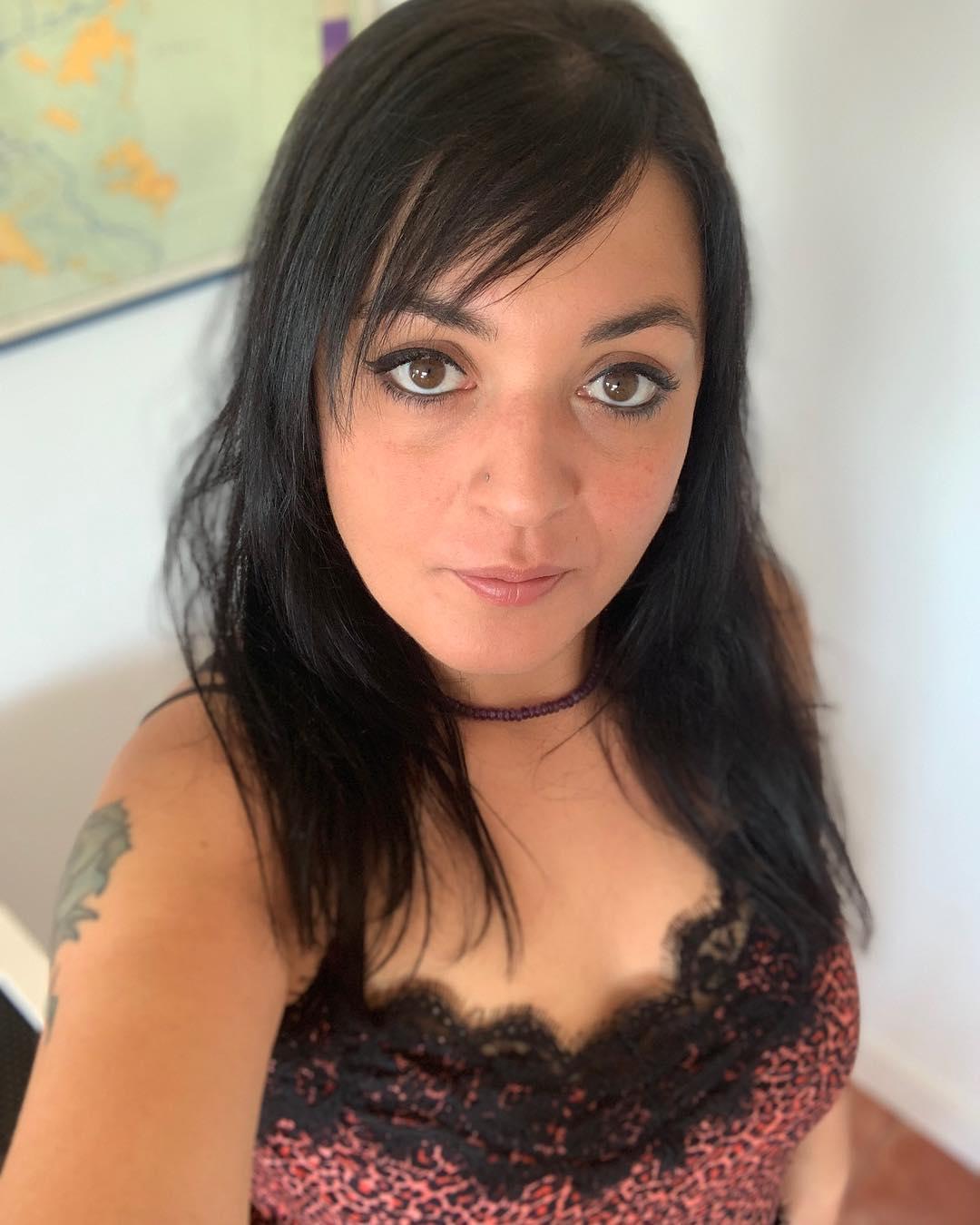 Amelia Ţigănuş a lansat cartea "Revolta curvelor", o biografie-manifest