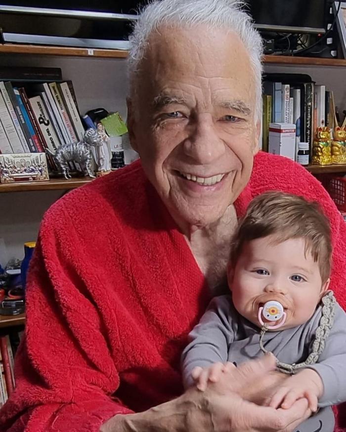 Un medic argentinian a devenit tată la 83 de ani: "Din păcate, nu-mi voi vedea copilul crescând"