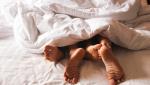 Un român din Italia, care și-a prins soția cu un alt bărbat, a bătut-o și a scos-o în stradă aproape goală, arestat după 14 ani