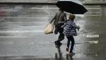 Ploi, descărcări electrice și temperaturi în scădere în București