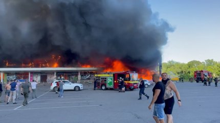 Volodimir Zelenski a anunțat că în momentul atacului în mall se aflau în jur de 1.000 de persoane.