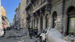 Dezastru în centrul Budapestei după ce faţada unei clădiri s-a prăbuşit. Mai multe persoane au fost rănite, cinci maşini sunt distruse complet