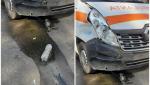 O ambulanţă care transporta la spital un copil lovit de maşină, implicată într-un accident la intrare în Bârlad