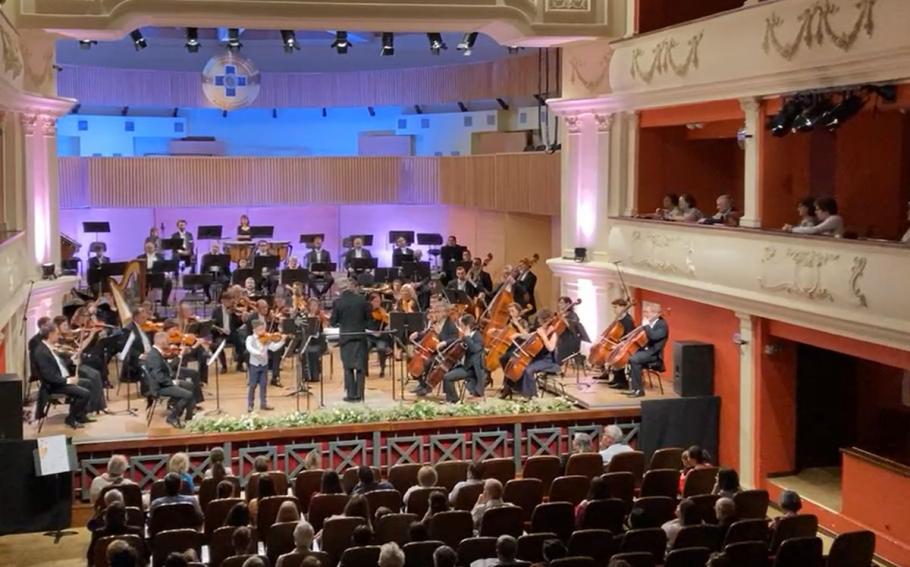 Gabriel Tudor Radu a urcat pe scena Filarmonicii din Sibiu Gabriel Tudor Radu a urcat pe scena Filarmonicii din Sibiu