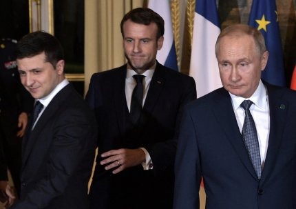 Emmanuel Macron, Vladimir Putin şi Volodimir Zelenski, fotografiati in 2019