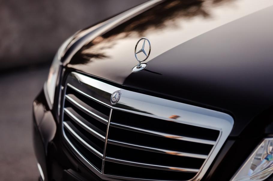 Aproape un milion de maşini Mercedes sunt rechemate în service din cauza unor defecţiuni Aproape un milion de maşini Mercedes sunt rechemate în service din cauza unor defecţiuni