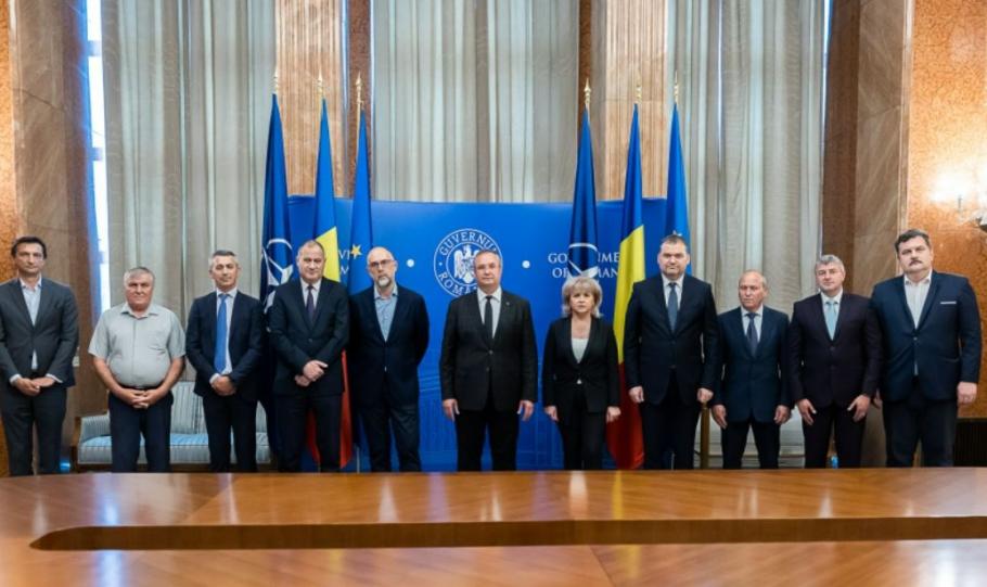 Primele contracte finanțate din PNRR. Ciucă anunţă că peste 1.400 de Primării din ţară au la dispoziţie 2,4 miliarde de euro Primele contracte finanțate din PNRR. Ciucă anunţă că peste 1.400 de Primării din ţară au la dispoziţie 2,4 miliarde de euro