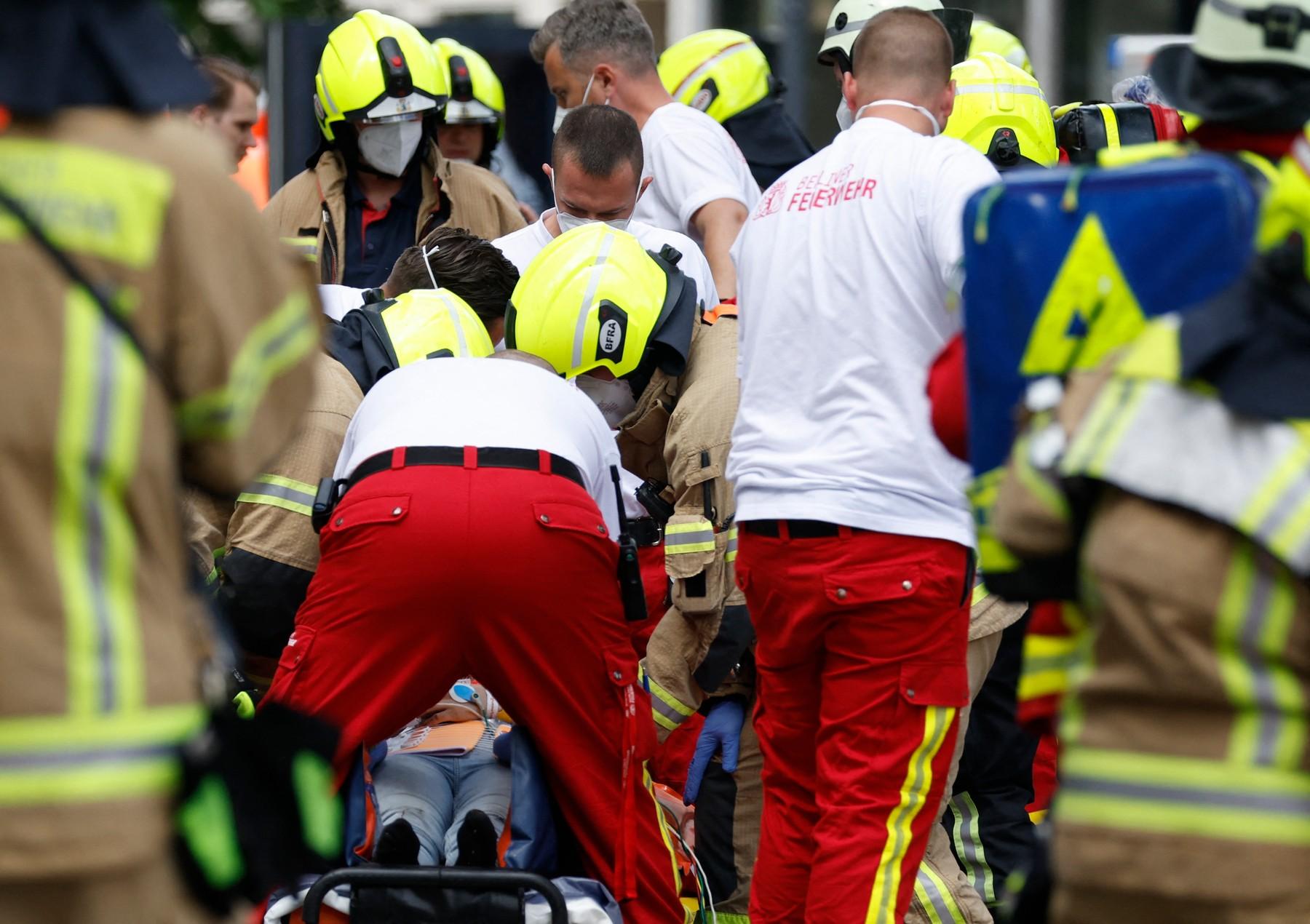 O maşină a intrat în mulţime, într-o zonă aglomerată din Berlin. Primul bilanţ: cel puţin un mort şi zeci de răniţi