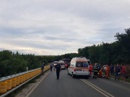 Accident între un microbuz şi un autoturism, pe o şosea din Giurgiu