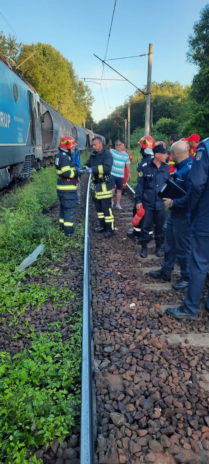 Locomotiva unui marfar a luat foc în Hunedoara