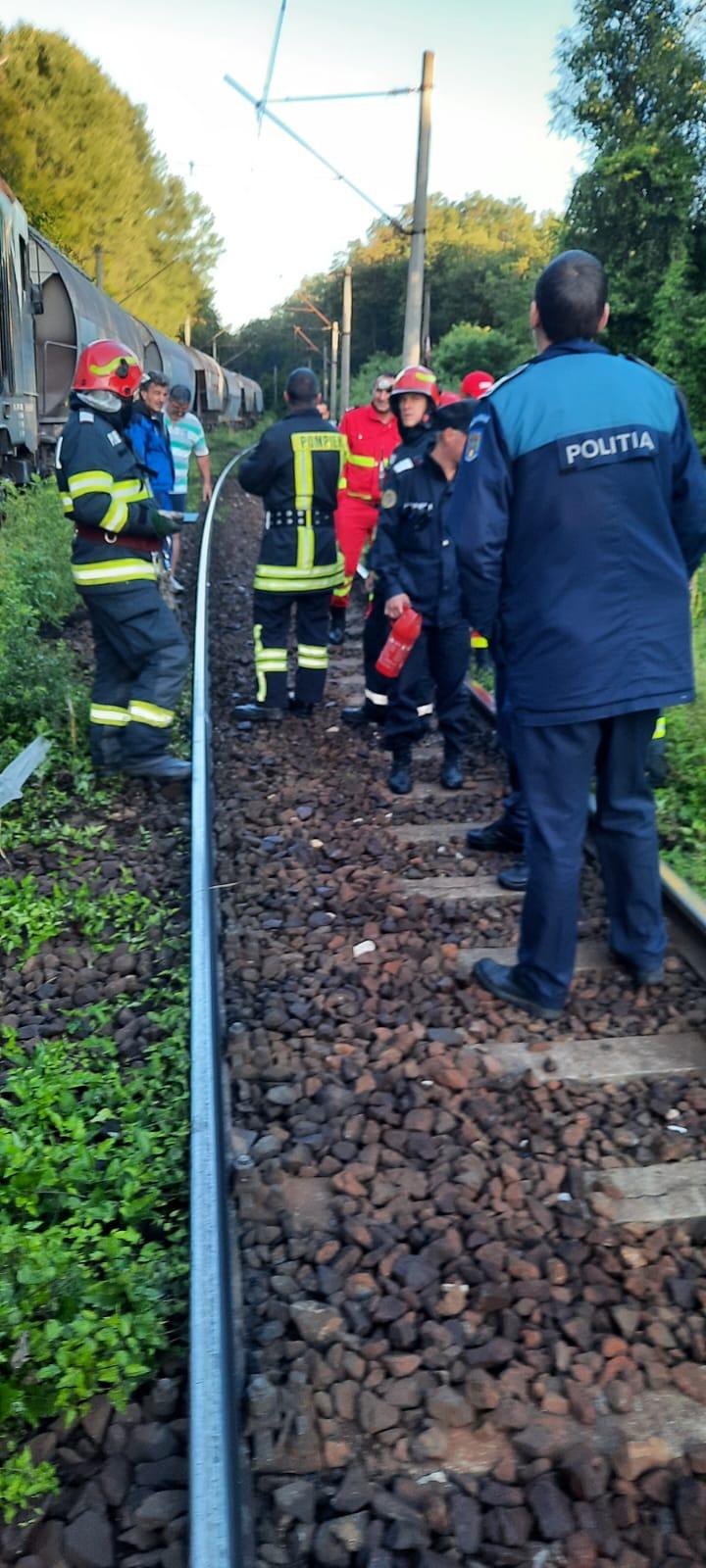 Locomotiva unui marfar a luat foc în Hunedoara