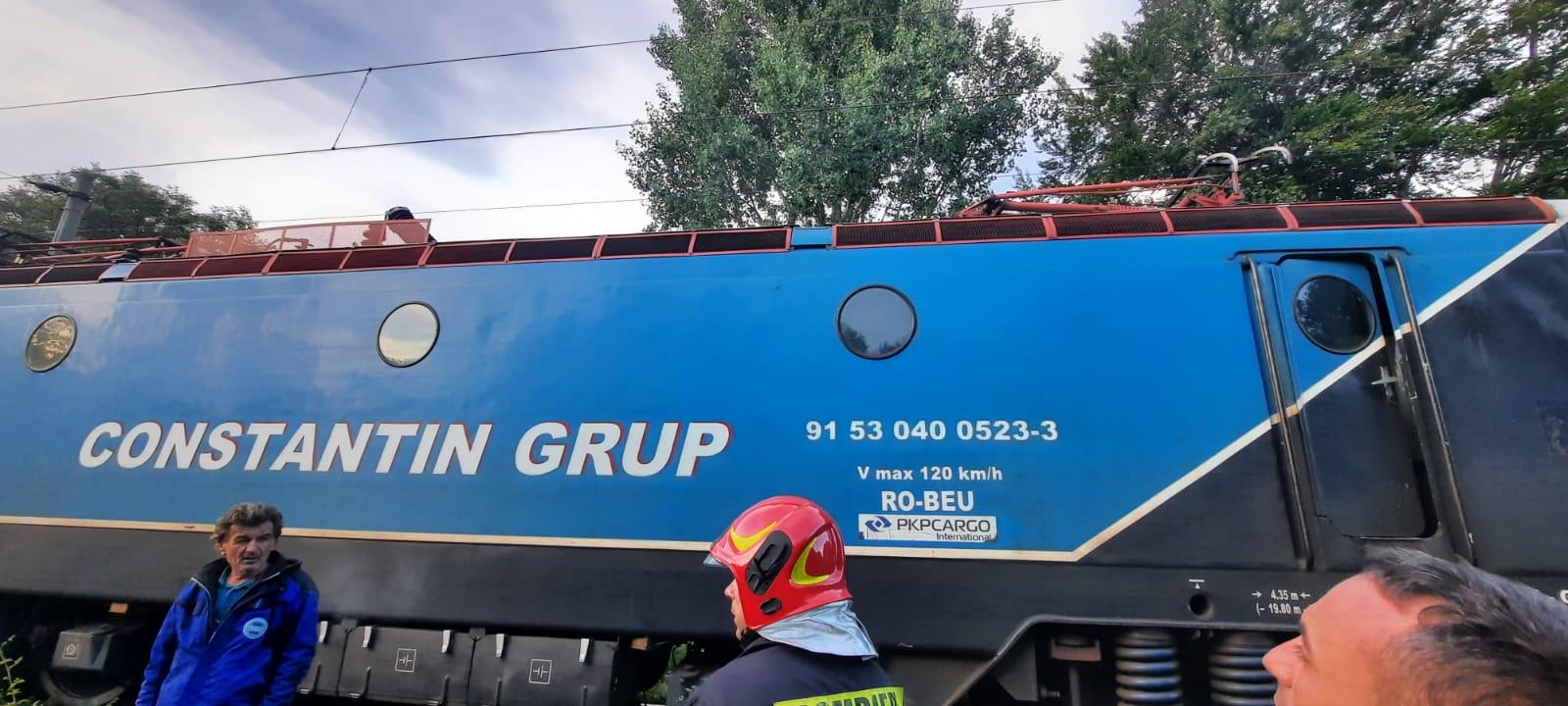 Locomotiva unui marfar a luat foc în Hunedoara