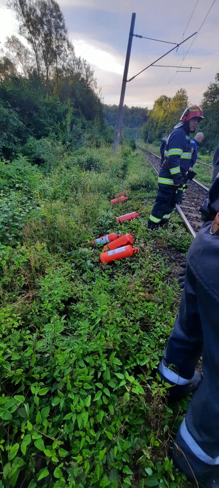 Locomotiva unui marfar a luat foc în Hunedoara