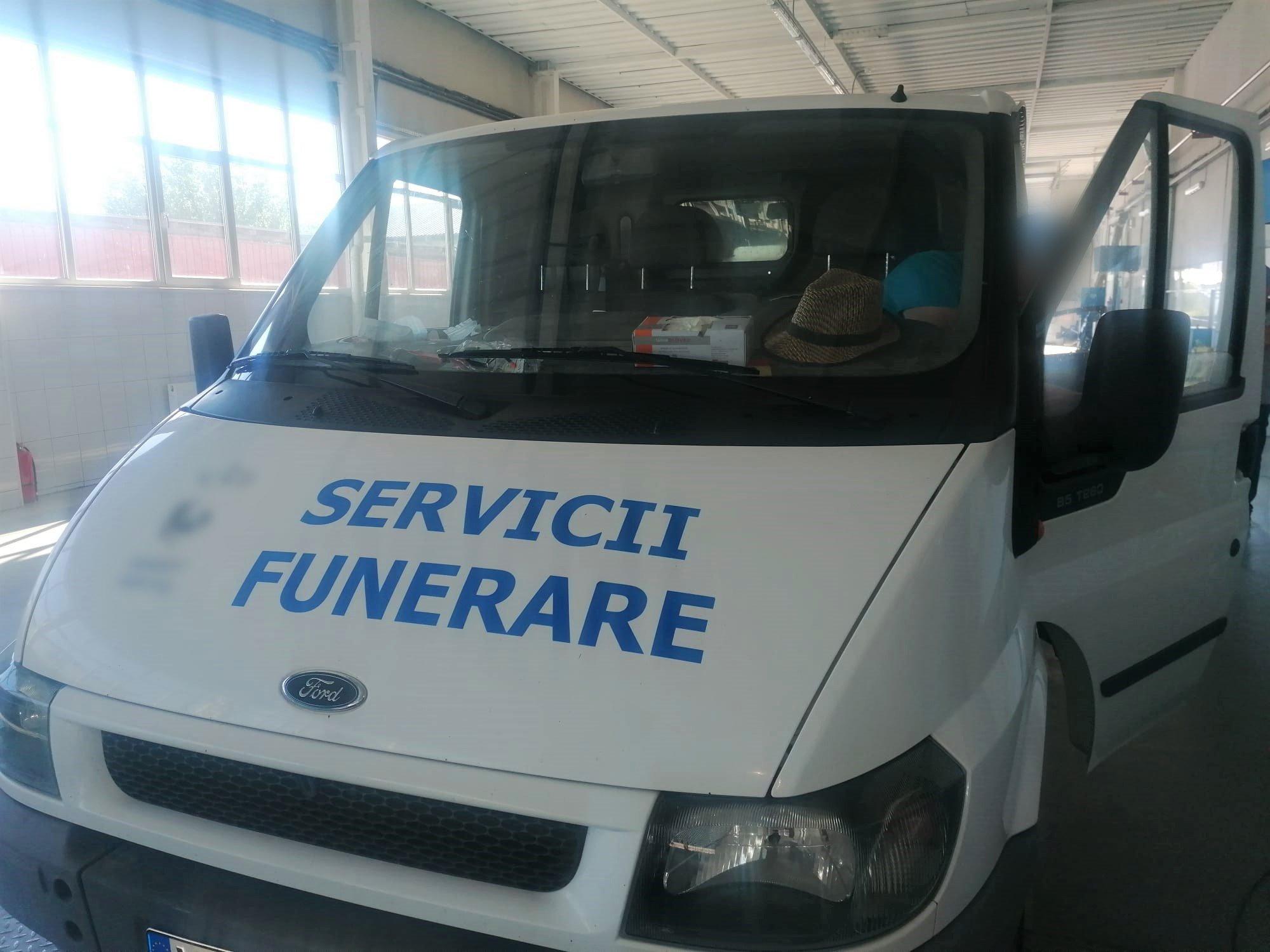 Un vehicul de la Servicii Funerare i-a şocat pe inspectorii RAR