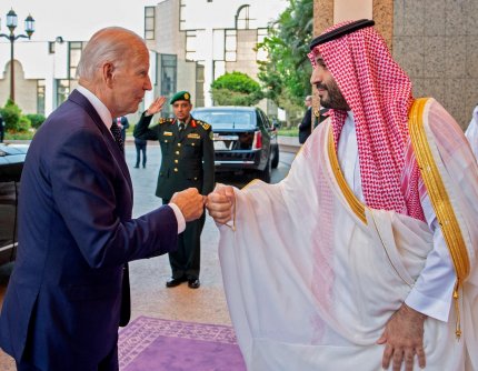 Preţul petrolului a crescut azi. Vizita lui Joe Biden în Arabia Saudită, considerată un eșec