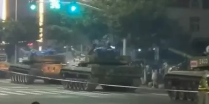 China a scos tancurile pe străzi pentru a proteja băncile. Oamenii au fost informaţi că nu mai au acces la conturi China a scos tancurile pe străzi pentru a proteja băncile. Oamenii au fost informaţi că nu mai au acces la conturi