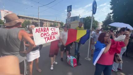 Mai mulţi oameni au scandat împotriva ministrului Sănătăţii, Alexandru Rafila, aflat la un eveniment la Iaşi, de Ziua Ambulanţei