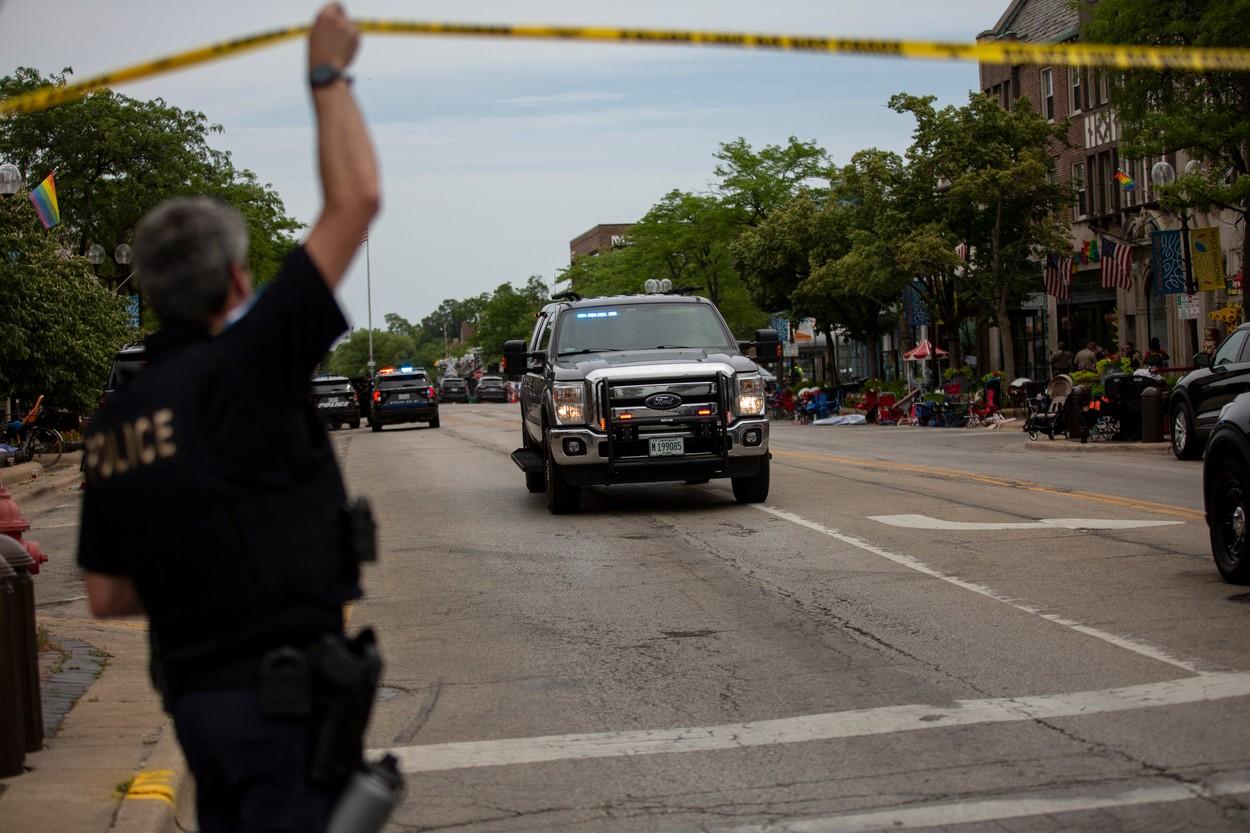 Atac armat la o paradă de 4 iulie dintr-o suburbie a oraşului Chicago: 6 morţi şi 24 de persoane rănite