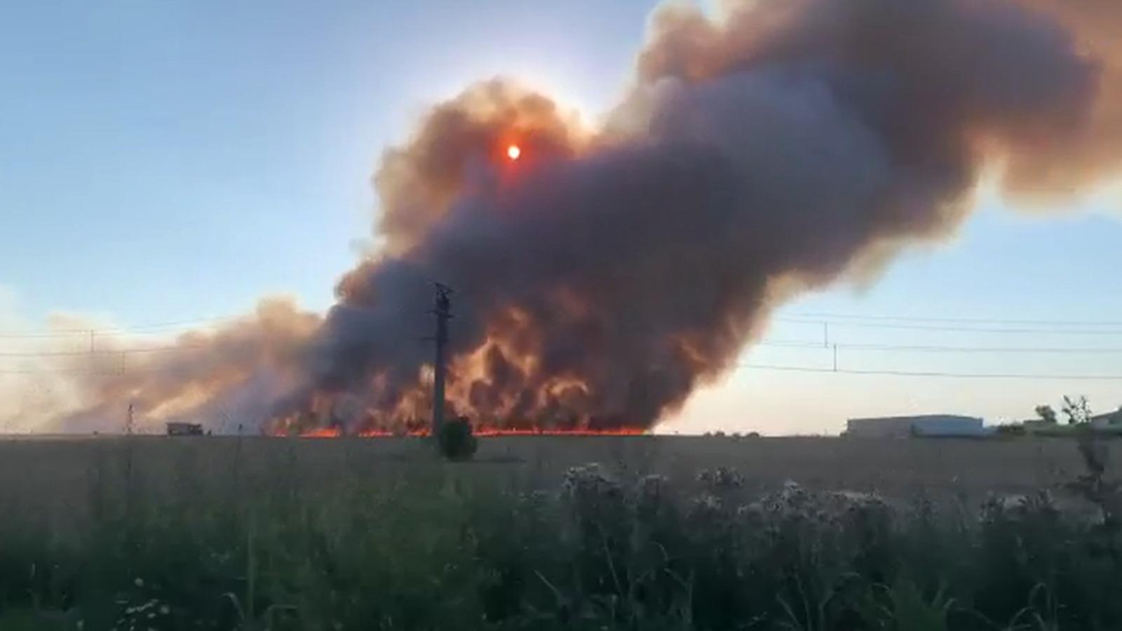 Panică în Constanța. Un incendiu puternic a izbucnit într-un lan de grâu, dar oamenii au crezut că arde Rafinăria Petromidia