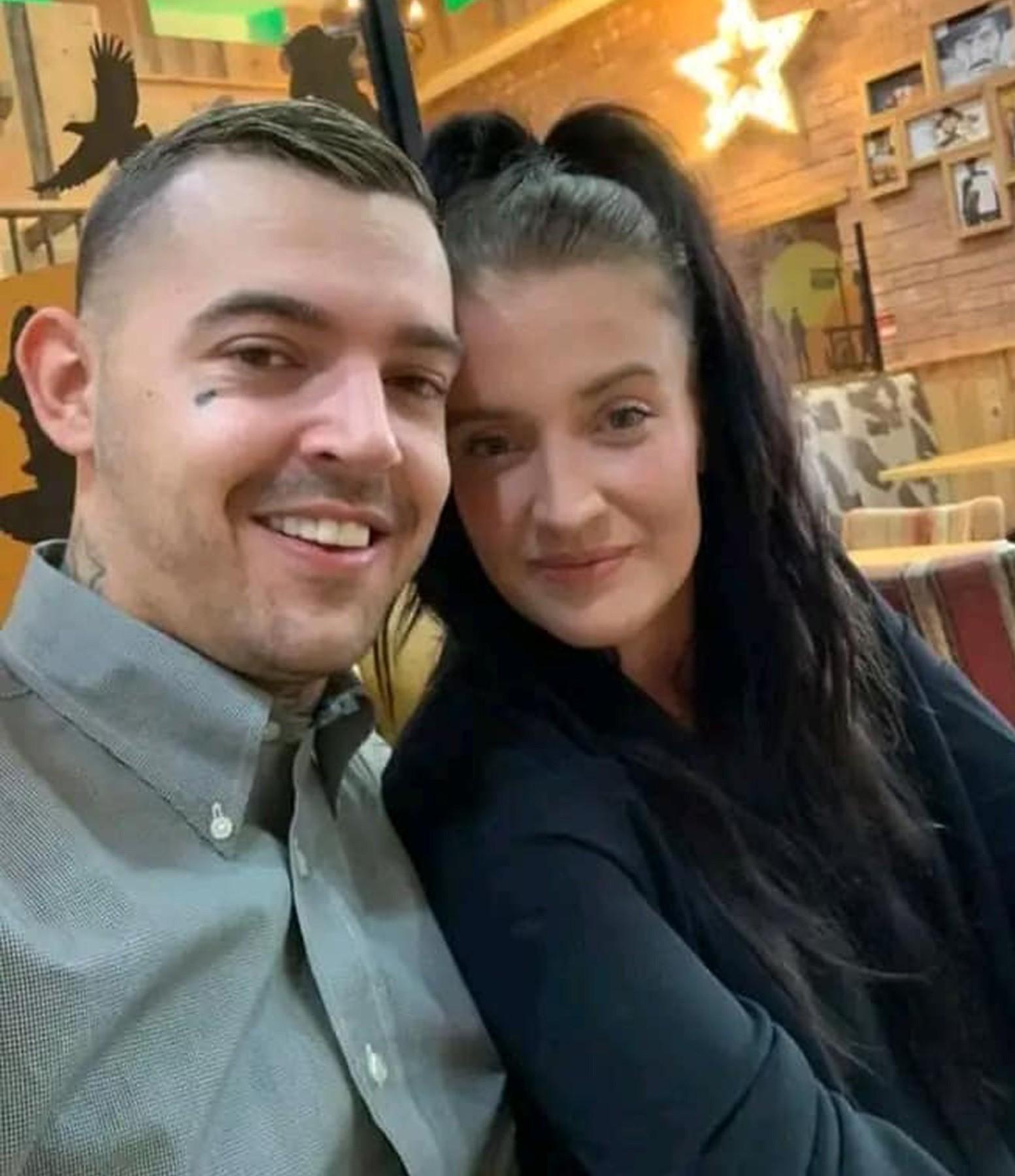 un britanic și-a lăsat familia pentru o refugiată de 22 de ani