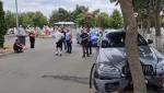 Şoferul unui BMW a provocat un accident grav în cimitir: a dărâmat două cavouri şi s-a oprit într-un pom. Trei victime în urma impactului