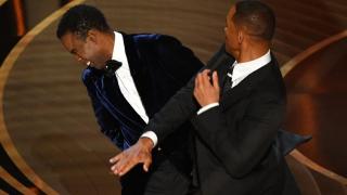 Chris Rock, după scuzele lui Will Smith pentru palma de la Oscar: "Cine spune că doar cuvintele pot răni nu a fost niciodată lovit peste faţă"