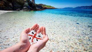 Turiștii români, polonezi, suedezi sau spanioli au plecat din Sardinia cu 22kg de nisip și pietricele. Vameșii au dat amenzi de până la 3.000€