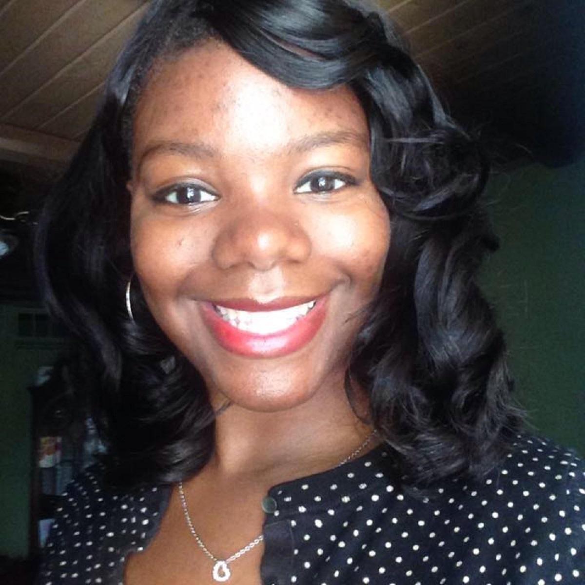 Copilul a spus poliției că un intrus a intrat și a împușcat-o pe mama sa iar apoi a fugit