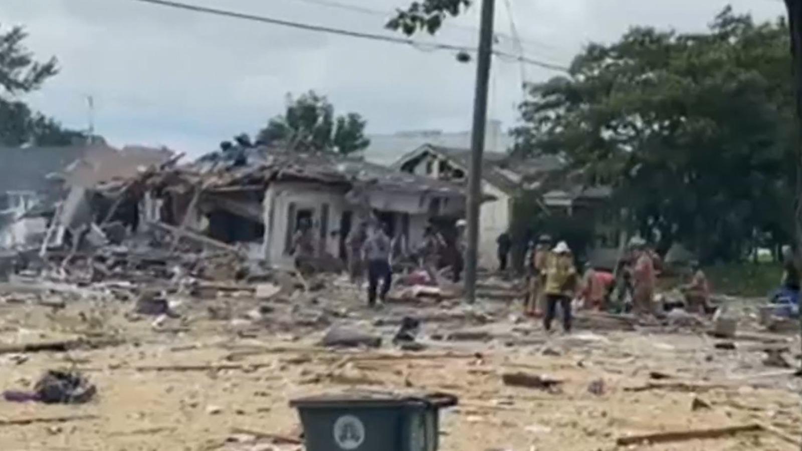 Trei morţi şi zeci de case distruse, bilanţul unei explozii pternice în SUA